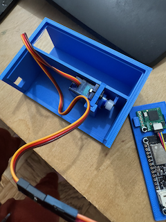 Servo mounted to main body