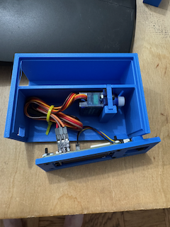 Servo mounted to main body