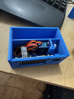 Servo mounted to main body