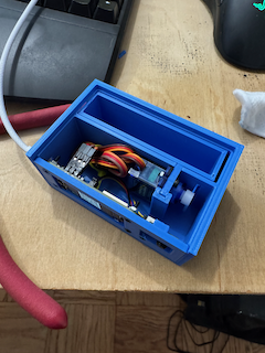 Servo mounted to main body